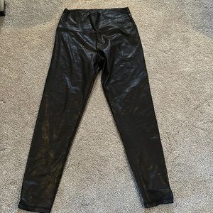 Like new Aerie Faux Leather legging. Size L